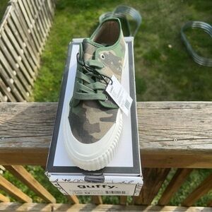 New With Box Guffy's Womens‎ Camo Sneaker Size 9 🔥🔥